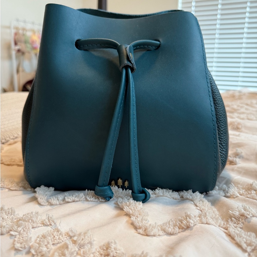 Portland Leather Nest Bucket Bag in Harbor